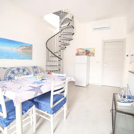 Homestay Follow The Sun-camera Con Terrazza Fronte Mare *